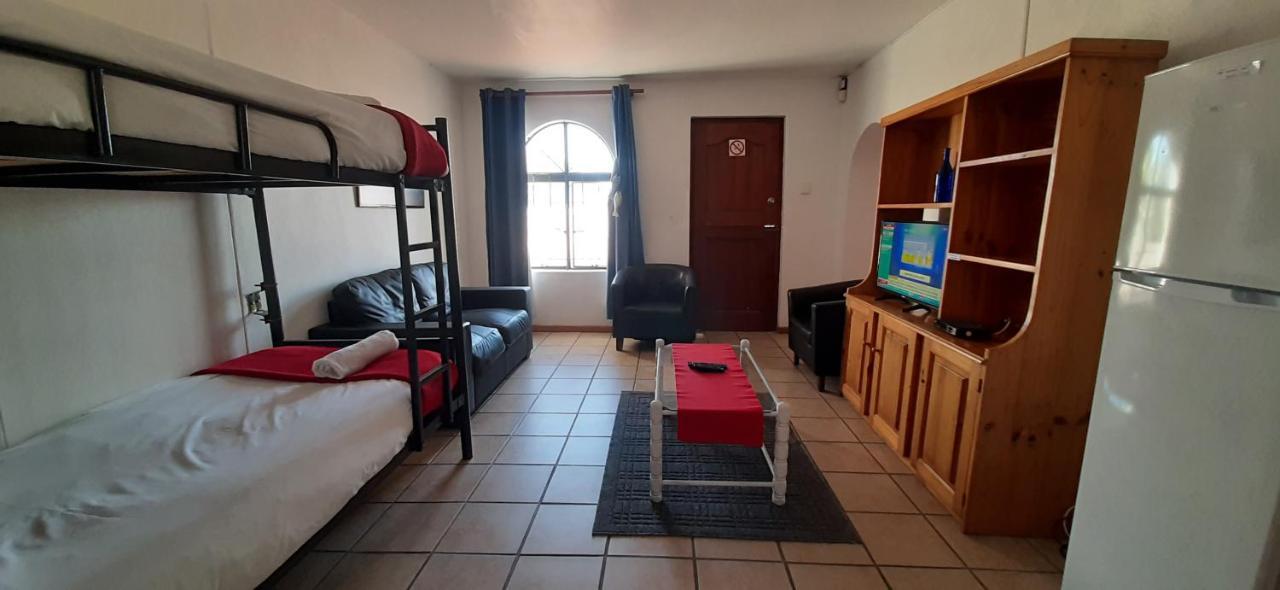 Oom Piet Accommodation Gansbaai Εξωτερικό φωτογραφία